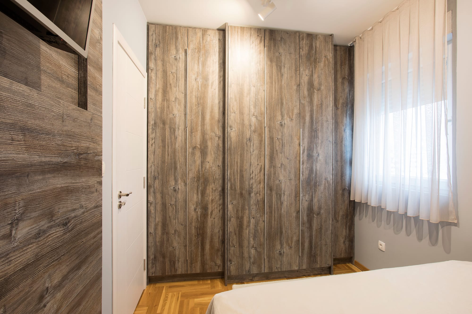 Medenica — garderober od drveta po meri
